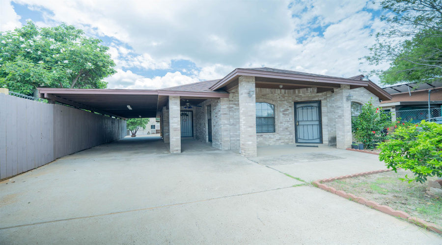 4725 San Rafael Ln, Laredo, Texas 78046, 3 Bedrooms Bedrooms, 5 Rooms Rooms,2 BathroomsBathrooms,Residential,For Sale,4725 San Rafael Ln,20263846