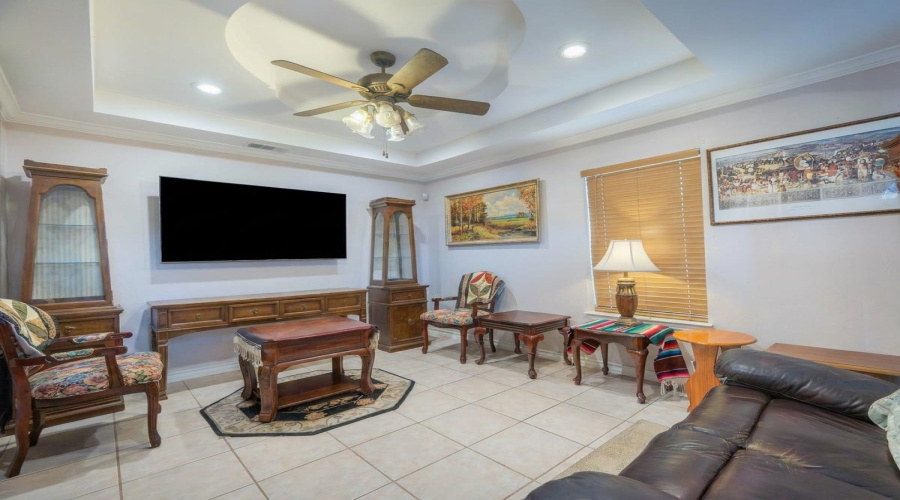 4725 San Rafael Ln, Laredo, Texas 78046, 3 Bedrooms Bedrooms, 5 Rooms Rooms,2 BathroomsBathrooms,Residential,For Sale,4725 San Rafael Ln,20263846