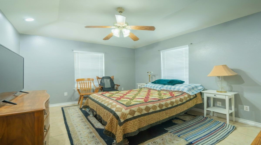 4725 San Rafael Ln, Laredo, Texas 78046, 3 Bedrooms Bedrooms, 5 Rooms Rooms,2 BathroomsBathrooms,Residential,For Sale,4725 San Rafael Ln,20263846