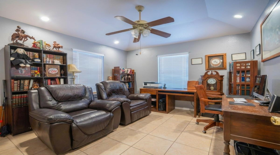 4725 San Rafael Ln, Laredo, Texas 78046, 3 Bedrooms Bedrooms, 5 Rooms Rooms,2 BathroomsBathrooms,Residential,For Sale,4725 San Rafael Ln,20263846