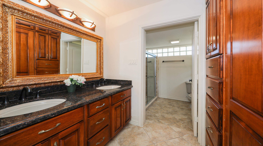 409 Longshadow Rd, Laredo, Texas 78041, 4 Bedrooms Bedrooms, 8 Rooms Rooms,4 BathroomsBathrooms,Residential,For Sale,409 Longshadow Rd,20263850