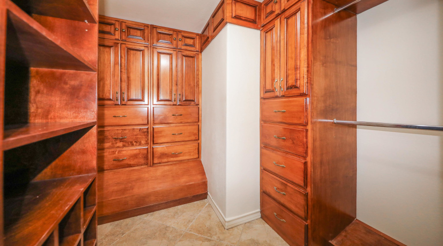 409 Longshadow Rd, Laredo, Texas 78041, 4 Bedrooms Bedrooms, 8 Rooms Rooms,4 BathroomsBathrooms,Residential,For Sale,409 Longshadow Rd,20263850