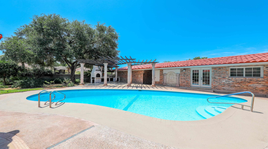 409 Longshadow Rd, Laredo, Texas 78041, 4 Bedrooms Bedrooms, 8 Rooms Rooms,4 BathroomsBathrooms,Residential,For Sale,409 Longshadow Rd,20263850