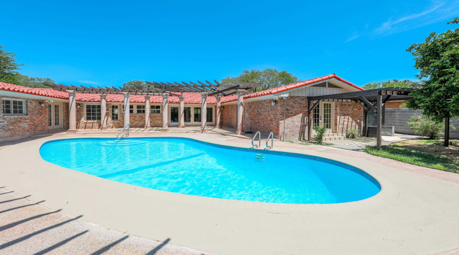 409 Longshadow Rd, Laredo, Texas 78041, 4 Bedrooms Bedrooms, 8 Rooms Rooms,4 BathroomsBathrooms,Residential,For Sale,409 Longshadow Rd,20263850