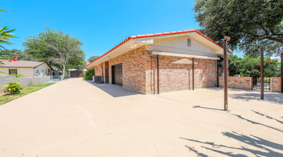 409 Longshadow Rd, Laredo, Texas 78041, 4 Bedrooms Bedrooms, 8 Rooms Rooms,4 BathroomsBathrooms,Residential,For Sale,409 Longshadow Rd,20263850