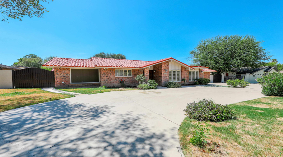 409 Longshadow Rd, Laredo, Texas 78041, 4 Bedrooms Bedrooms, 8 Rooms Rooms,4 BathroomsBathrooms,Residential,For Sale,409 Longshadow Rd,20263850