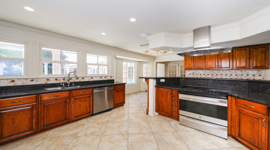 409 Longshadow Rd, Laredo, Texas 78041, 4 Bedrooms Bedrooms, 8 Rooms Rooms,4 BathroomsBathrooms,Residential,For Sale,409 Longshadow Rd,20263850