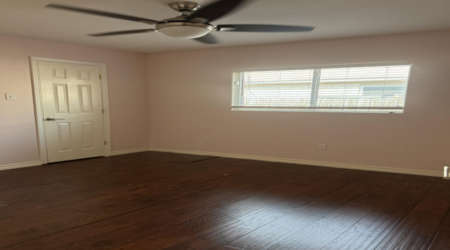 5229 Brewster Dr, Laredo, Texas 78045, 3 Bedrooms Bedrooms, 5 Rooms Rooms,2 BathroomsBathrooms,Residential,For Rent,5229 Brewster Dr,20263851