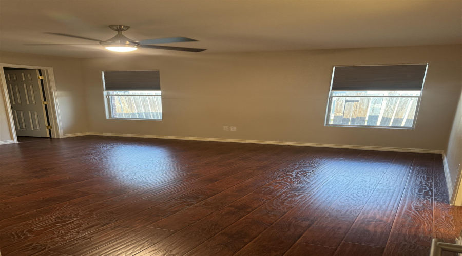 5229 Brewster Dr, Laredo, Texas 78045, 3 Bedrooms Bedrooms, 5 Rooms Rooms,2 BathroomsBathrooms,Residential,For Rent,5229 Brewster Dr,20263851