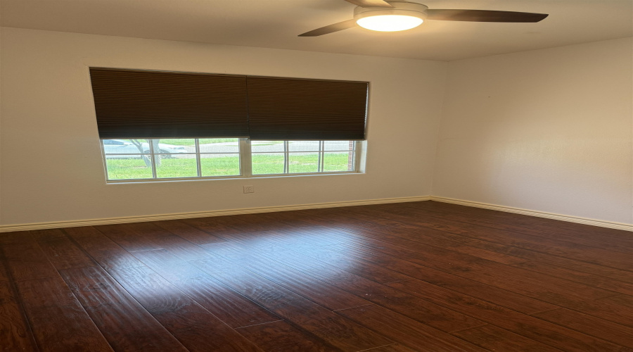 5229 Brewster Dr, Laredo, Texas 78045, 3 Bedrooms Bedrooms, 5 Rooms Rooms,2 BathroomsBathrooms,Residential,For Rent,5229 Brewster Dr,20263851