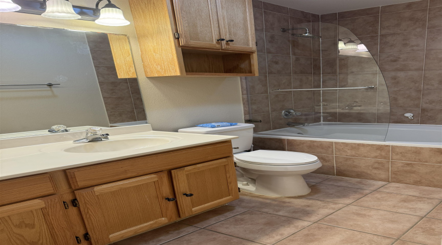 5229 Brewster Dr, Laredo, Texas 78045, 3 Bedrooms Bedrooms, 5 Rooms Rooms,2 BathroomsBathrooms,Residential,For Sale,5229 Brewster Dr,20263853