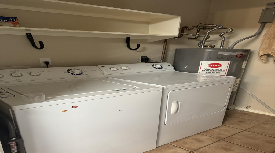 5229 Brewster Dr, Laredo, Texas 78045, 3 Bedrooms Bedrooms, 5 Rooms Rooms,2 BathroomsBathrooms,Residential,For Sale,5229 Brewster Dr,20263853