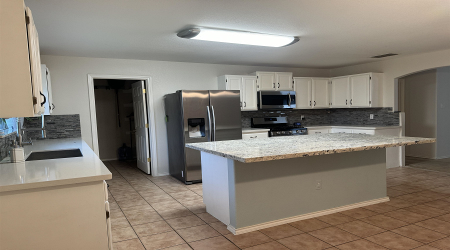 5229 Brewster Dr, Laredo, Texas 78045, 3 Bedrooms Bedrooms, 5 Rooms Rooms,2 BathroomsBathrooms,Residential,For Sale,5229 Brewster Dr,20263853