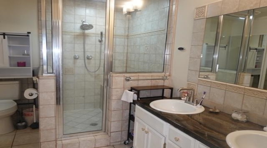 1715 Kingwood Dr, Laredo, Texas 78045, 3 Bedrooms Bedrooms, 7 Rooms Rooms,2 BathroomsBathrooms,Residential,For Sale,1715 Kingwood Dr,20263854