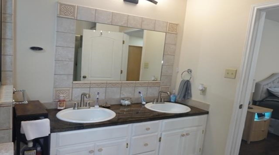 1715 Kingwood Dr, Laredo, Texas 78045, 3 Bedrooms Bedrooms, 7 Rooms Rooms,2 BathroomsBathrooms,Residential,For Sale,1715 Kingwood Dr,20263854