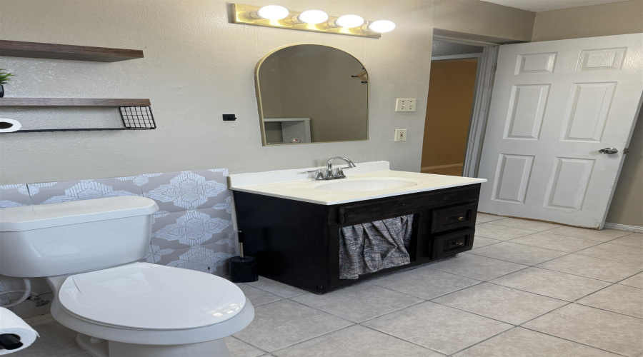 1805 San Agustin Ave, Laredo, Texas 78040, 2 Bedrooms Bedrooms, 3 Rooms Rooms,1 BathroomBathrooms,Residential,For Rent,1805 San Agustin Ave,20263855