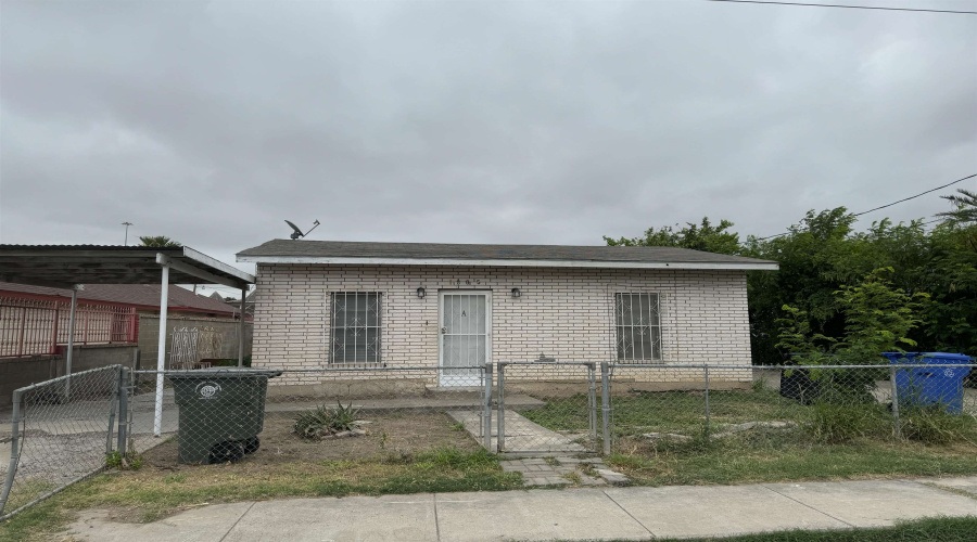 1805 San Agustin Ave, Laredo, Texas 78040, 2 Bedrooms Bedrooms, 3 Rooms Rooms,1 BathroomBathrooms,Residential,For Rent,1805 San Agustin Ave,20263855