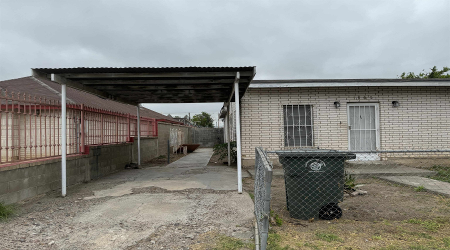 1805 San Agustin Ave, Laredo, Texas 78040, 2 Bedrooms Bedrooms, 3 Rooms Rooms,1 BathroomBathrooms,Residential,For Rent,1805 San Agustin Ave,20263855