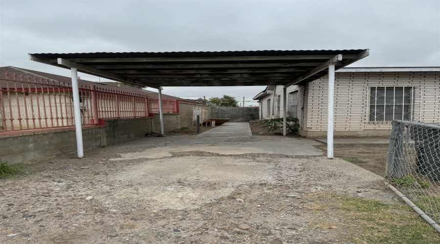 1805 San Agustin Ave, Laredo, Texas 78040, 2 Bedrooms Bedrooms, 3 Rooms Rooms,1 BathroomBathrooms,Residential,For Rent,1805 San Agustin Ave,20263855