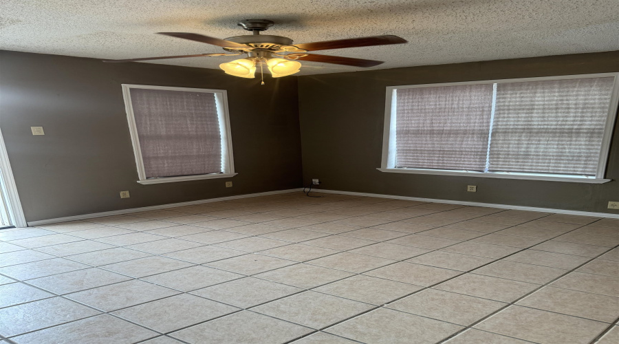1805 San Agustin Ave, Laredo, Texas 78040, 2 Bedrooms Bedrooms, 3 Rooms Rooms,1 BathroomBathrooms,Residential,For Rent,1805 San Agustin Ave,20263855