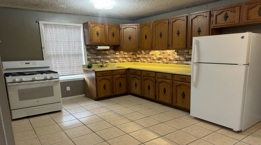 1805 San Agustin Ave, Laredo, Texas 78040, 2 Bedrooms Bedrooms, 3 Rooms Rooms,1 BathroomBathrooms,Residential,For Rent,1805 San Agustin Ave,20263855