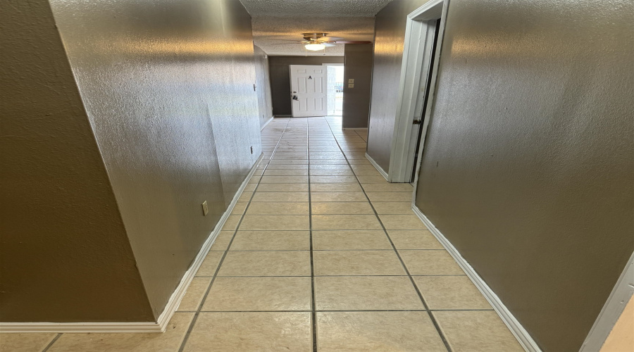 1805 San Agustin Ave, Laredo, Texas 78040, 2 Bedrooms Bedrooms, 3 Rooms Rooms,1 BathroomBathrooms,Residential,For Rent,1805 San Agustin Ave,20263855