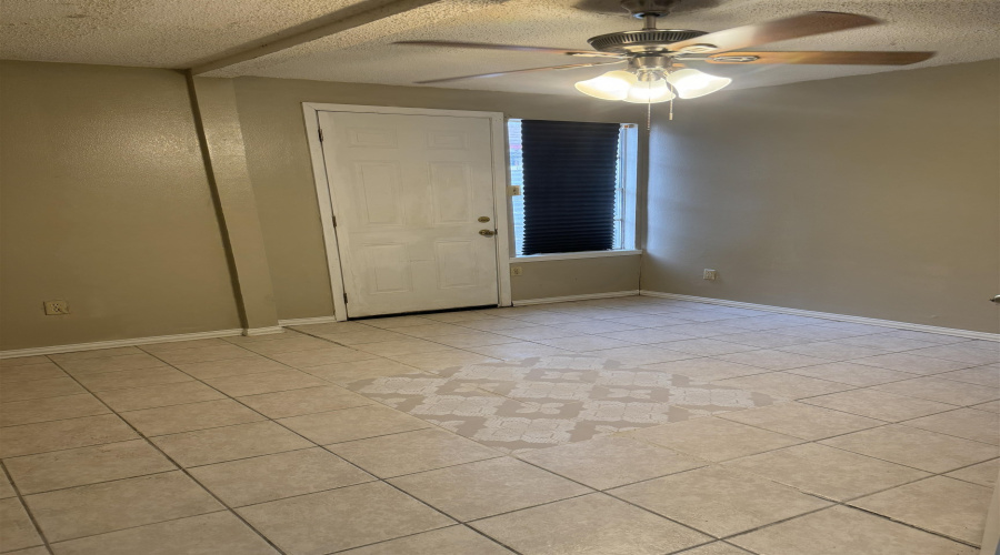 1805 San Agustin Ave, Laredo, Texas 78040, 2 Bedrooms Bedrooms, 3 Rooms Rooms,1 BathroomBathrooms,Residential,For Rent,1805 San Agustin Ave,20263855
