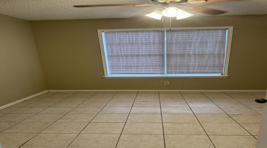 1805 San Agustin Ave, Laredo, Texas 78040, 2 Bedrooms Bedrooms, 3 Rooms Rooms,1 BathroomBathrooms,Residential,For Rent,1805 San Agustin Ave,20263855