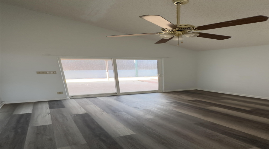 1004 Minutemen Dr, Laredo, Texas 78046, 3 Bedrooms Bedrooms, 5 Rooms Rooms,2 BathroomsBathrooms,Residential,For Rent,1004 Minutemen Dr,20263856