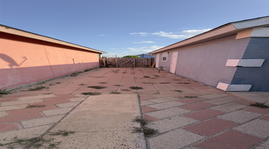 1004 Minutemen Dr, Laredo, Texas 78046, 3 Bedrooms Bedrooms, 5 Rooms Rooms,2 BathroomsBathrooms,Residential,For Rent,1004 Minutemen Dr,20263856