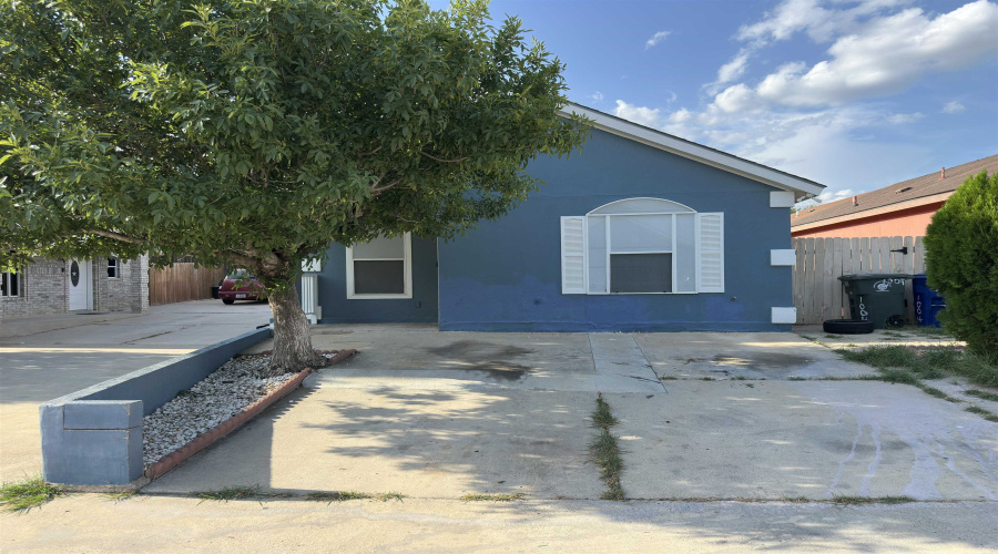 1004 Minutemen Dr, Laredo, Texas 78046, 3 Bedrooms Bedrooms, 5 Rooms Rooms,2 BathroomsBathrooms,Residential,For Rent,1004 Minutemen Dr,20263856