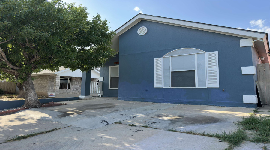 1004 Minutemen Dr, Laredo, Texas 78046, 3 Bedrooms Bedrooms, 5 Rooms Rooms,2 BathroomsBathrooms,Residential,For Rent,1004 Minutemen Dr,20263856