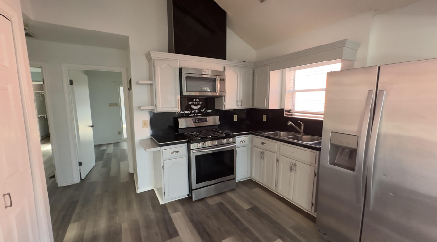 1004 Minutemen Dr, Laredo, Texas 78046, 3 Bedrooms Bedrooms, 5 Rooms Rooms,2 BathroomsBathrooms,Residential,For Rent,1004 Minutemen Dr,20263856