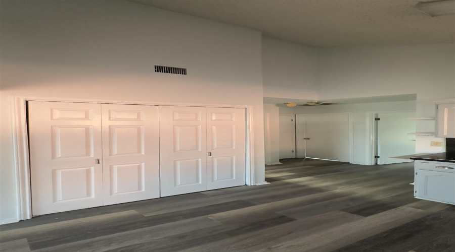 1004 Minutemen Dr, Laredo, Texas 78046, 3 Bedrooms Bedrooms, 5 Rooms Rooms,2 BathroomsBathrooms,Residential,For Rent,1004 Minutemen Dr,20263856
