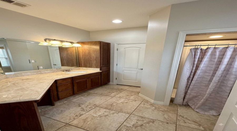 2024 Durango Ave, LAREDO, Texas 78046, 4 Bedrooms Bedrooms, 5 Rooms Rooms,3 BathroomsBathrooms,Residential,For Sale,2024 Durango Ave,20263858