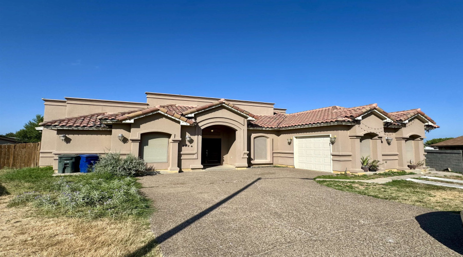2024 Durango Ave, LAREDO, Texas 78046, 4 Bedrooms Bedrooms, 5 Rooms Rooms,3 BathroomsBathrooms,Residential,For Sale,2024 Durango Ave,20263858