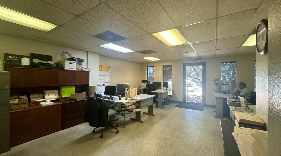 4116 Trade Center Blvd, Laredo, Texas 78045-9999, 1 Bedroom Bedrooms, 21 Rooms Rooms,2 BathroomsBathrooms,Commercial/industrial,For Rent,4116 Trade Center Blvd,20263857