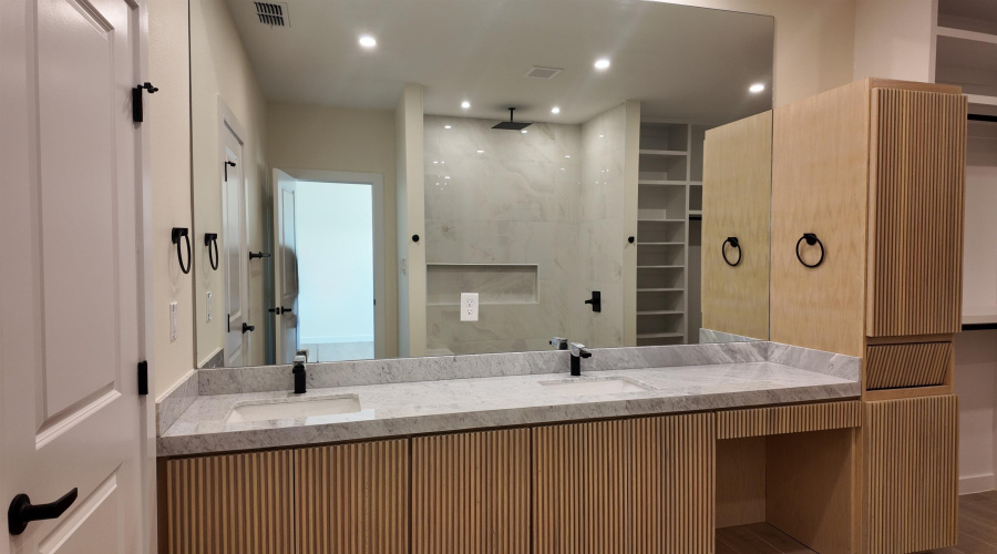 1108 Hebilla Ct., LAREDO, Texas 78046, 4 Bedrooms Bedrooms, 5 Rooms Rooms,3 BathroomsBathrooms,Residential,For Sale,1108 Hebilla Ct.,20263870