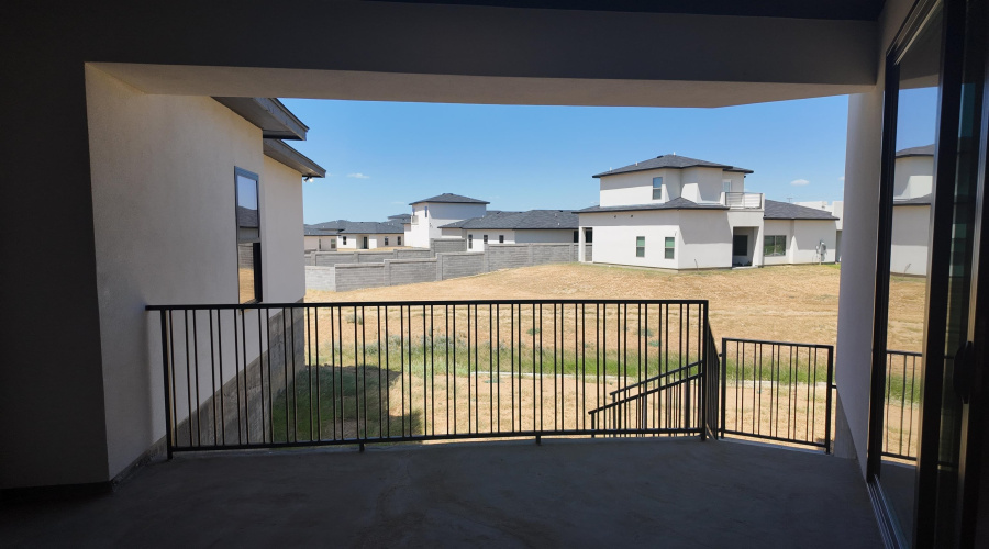 1108 Hebilla Ct., LAREDO, Texas 78046, 4 Bedrooms Bedrooms, 5 Rooms Rooms,3 BathroomsBathrooms,Residential,For Sale,1108 Hebilla Ct.,20263870