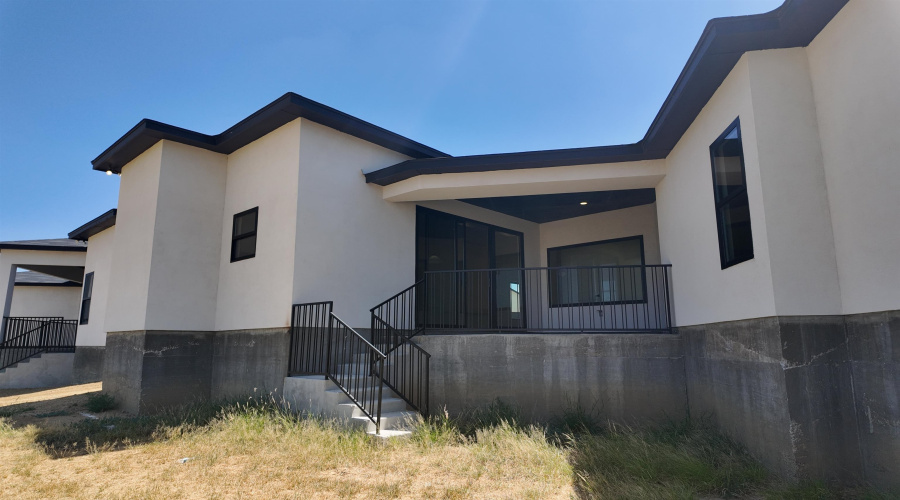 1108 Hebilla Ct., LAREDO, Texas 78046, 4 Bedrooms Bedrooms, 5 Rooms Rooms,3 BathroomsBathrooms,Residential,For Sale,1108 Hebilla Ct.,20263870