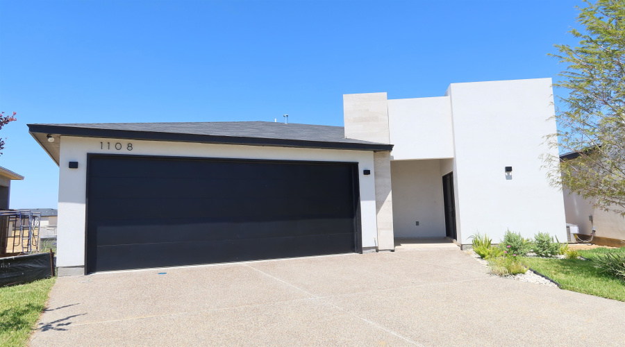 1108 Hebilla Ct., LAREDO, Texas 78046, 4 Bedrooms Bedrooms, 5 Rooms Rooms,3 BathroomsBathrooms,Residential,For Sale,1108 Hebilla Ct.,20263870
