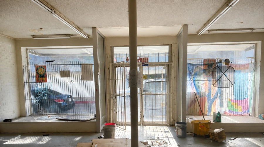 313 Flores Ave, Laredo, Texas 78040, ,2 BathroomsBathrooms,Commercial retail/office,For Sale,313 Flores Ave,20263866