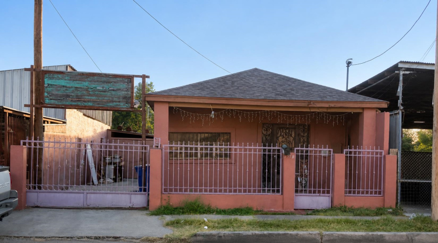 1516 San Bernardo Ave, Laredo, Texas 78040, ,2 BathroomsBathrooms,Commercial retail/office,For Sale,1516 San Bernardo Ave,20263868