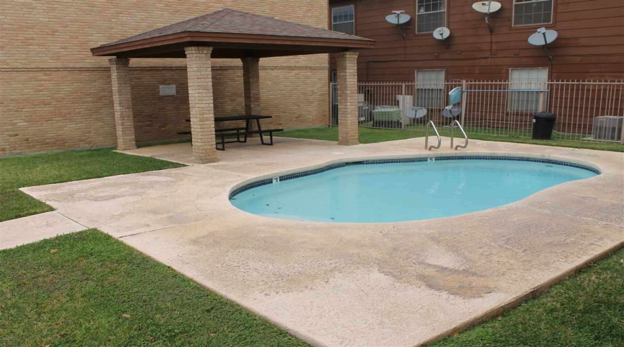 9802 Cantera Ct, Laredo, Texas 78045, 2 Bedrooms Bedrooms, 4 Rooms Rooms,2 BathroomsBathrooms,Residential,For Rent,9802 Cantera Ct,20263859