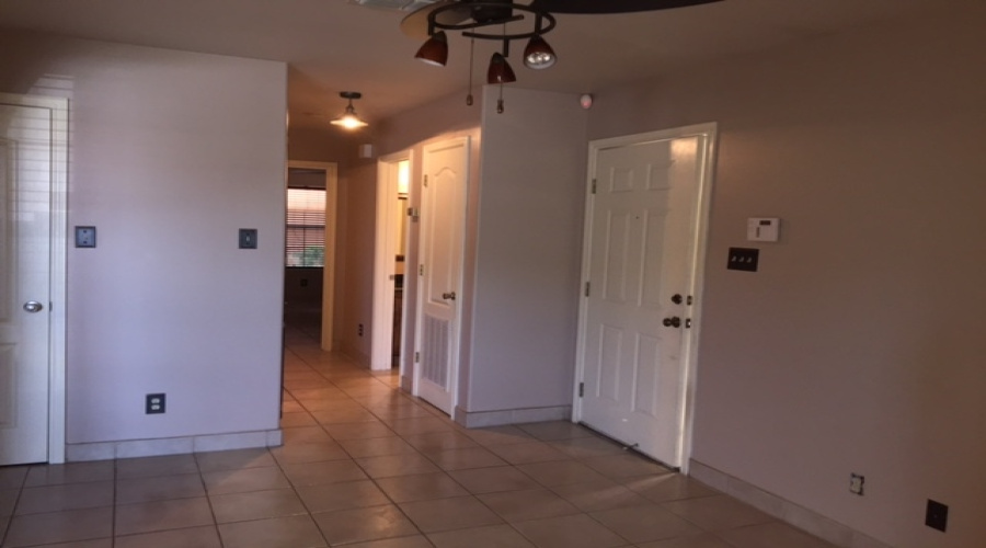 9802 Cantera Ct, Laredo, Texas 78045, 2 Bedrooms Bedrooms, 4 Rooms Rooms,2 BathroomsBathrooms,Residential,For Rent,9802 Cantera Ct,20263859