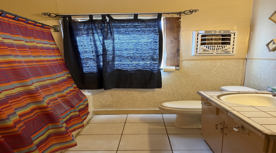 1801 Galveston St, Laredo, TX, Texas 78043-2906, 3 Bedrooms Bedrooms, 5 Rooms Rooms,2 BathroomsBathrooms,Residential,For Sale,1801 Galveston St,20263861