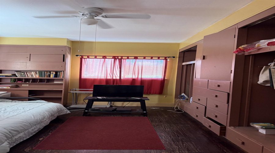 1801 Galveston St, Laredo, TX, Texas 78043-2906, 3 Bedrooms Bedrooms, 5 Rooms Rooms,2 BathroomsBathrooms,Residential,For Sale,1801 Galveston St,20263861