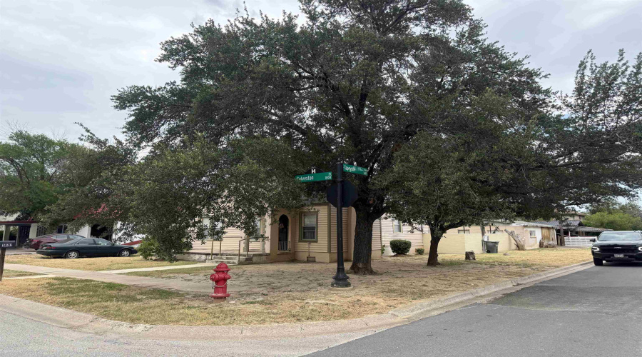1801 Galveston St, Laredo, TX, Texas 78043-2906, 3 Bedrooms Bedrooms, 5 Rooms Rooms,2 BathroomsBathrooms,Residential,For Sale,1801 Galveston St,20263861