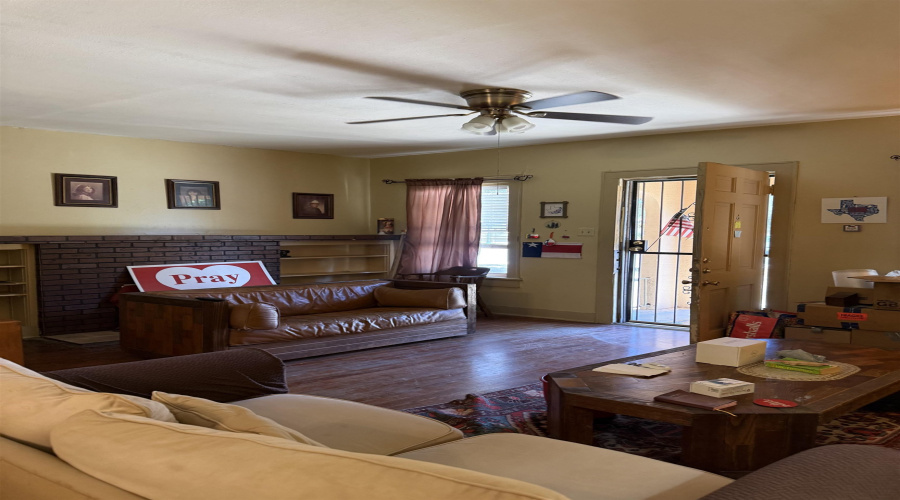 1801 Galveston St, Laredo, TX, Texas 78043-2906, 3 Bedrooms Bedrooms, 5 Rooms Rooms,2 BathroomsBathrooms,Residential,For Sale,1801 Galveston St,20263861