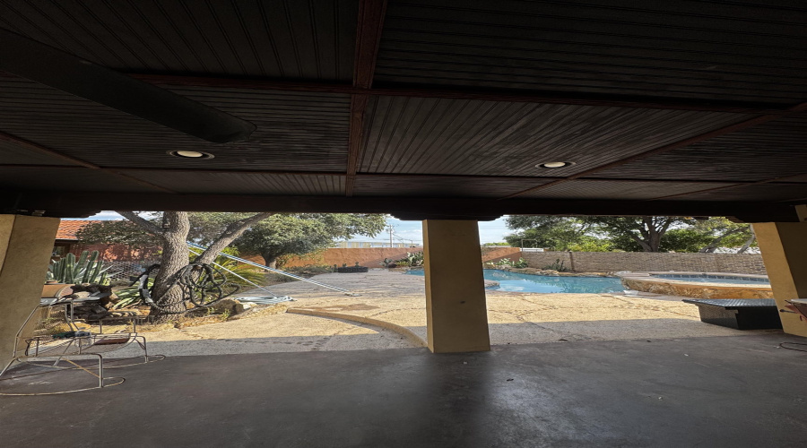 720 N Stone Ave, Laredo, Texas 78040, 5 Bedrooms Bedrooms, 10 Rooms Rooms,4 BathroomsBathrooms,Residential,For Sale,720 N Stone Ave,20263863